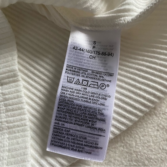 GAP Ribbed Crossover Cutout Top - Picture 5 of 7